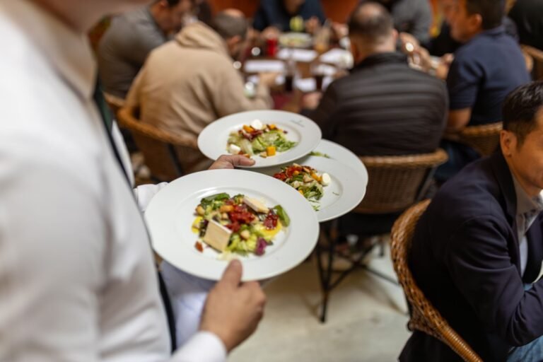 Meal Planning Services vs DIY Family Menus: Cost, Time, and Nutrition Analysis