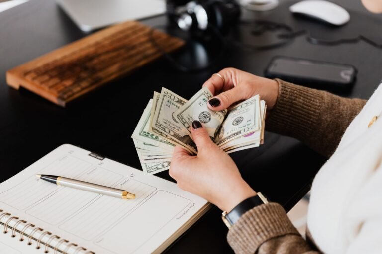 Family Budget Planner: How to Save 500 Dollars a Month Without Feeling Deprived - Family-Flourish