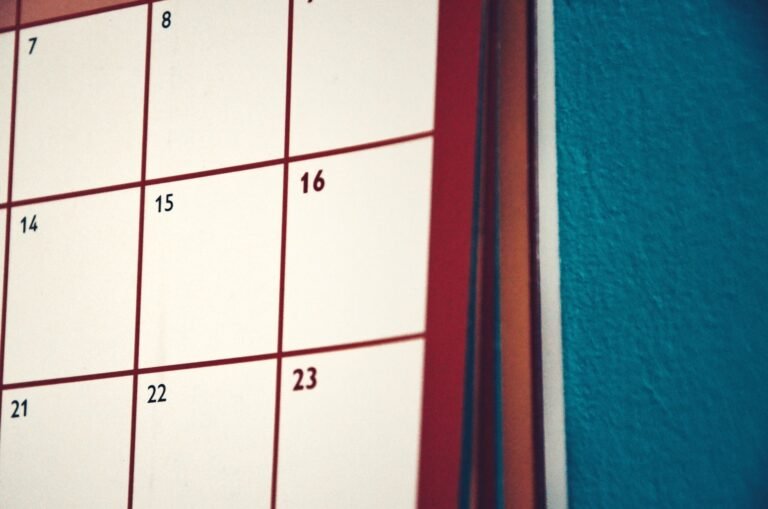 Holiday House Cleaning Schedule: 4-Week Plan to Deep Clean Before Family Gatherings Without Burnout
