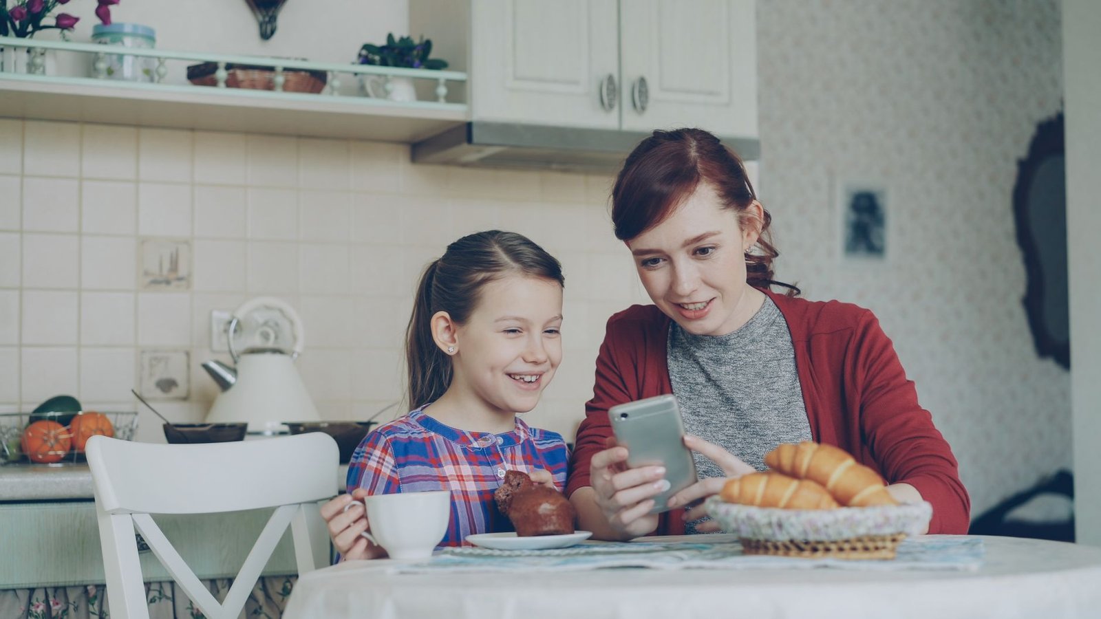 Routine #3: The Power‑Down Transition Timer for School‑Day Exit — 3 Simple Family Morning Routines for More Peaceful Mornings in 2026