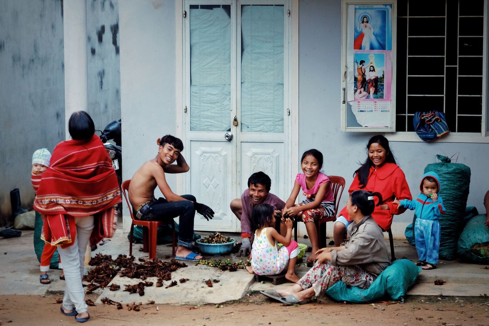 The Weekly Family Meeting — 5 Simple Daily Rituals That Will Transform Your Family Life in 2026