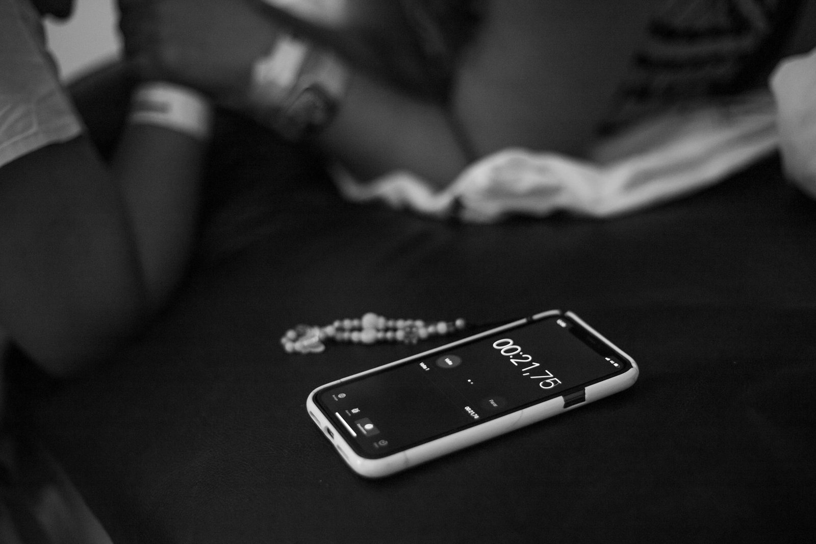 What Actually Counts as a Connection Ritual (and Why Screens Keep Winning) — 7 Family Rituals That Build Connection and Reduce Screen Time for good in