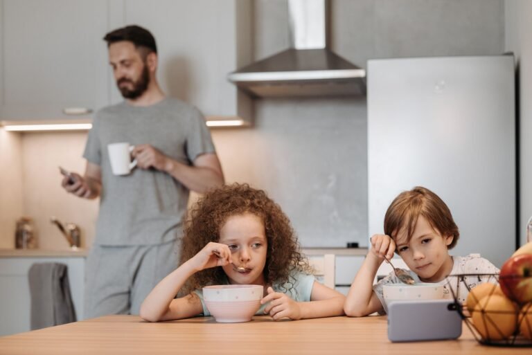 A bright lifestyle photo depicting create family morning routine that reduces chaos 15 minutes.